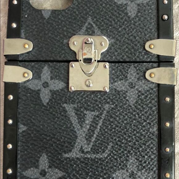 Authentic Louis Vuitton iPhone trunk case - Picture 2 of 5